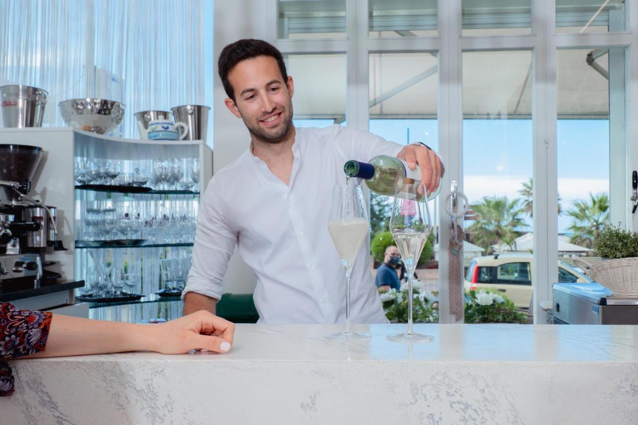 Hotel Lungomare Cattolica Zewnętrze zdjęcie