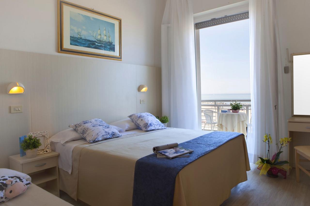 Hotel Lungomare Cattolica Zewnętrze zdjęcie