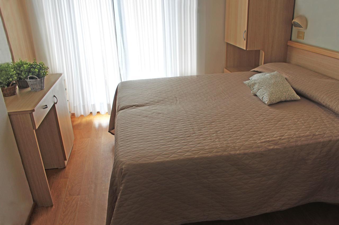 Hotel Lungomare Cattolica Zewnętrze zdjęcie