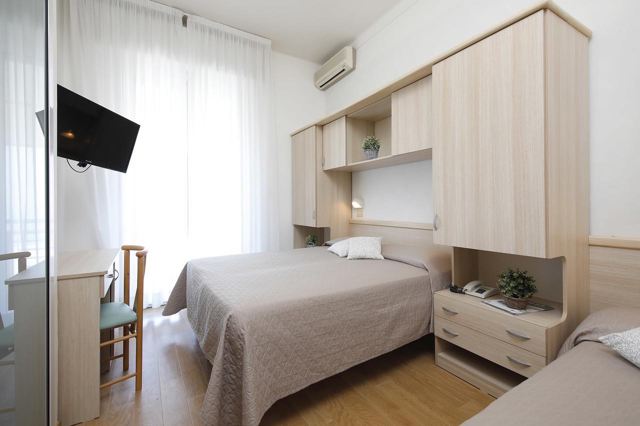 Hotel Lungomare Cattolica Zewnętrze zdjęcie