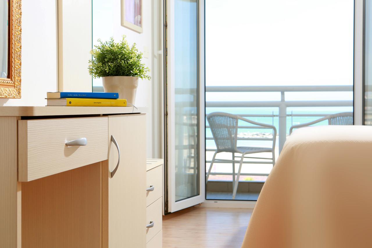 Hotel Lungomare Cattolica Zewnętrze zdjęcie